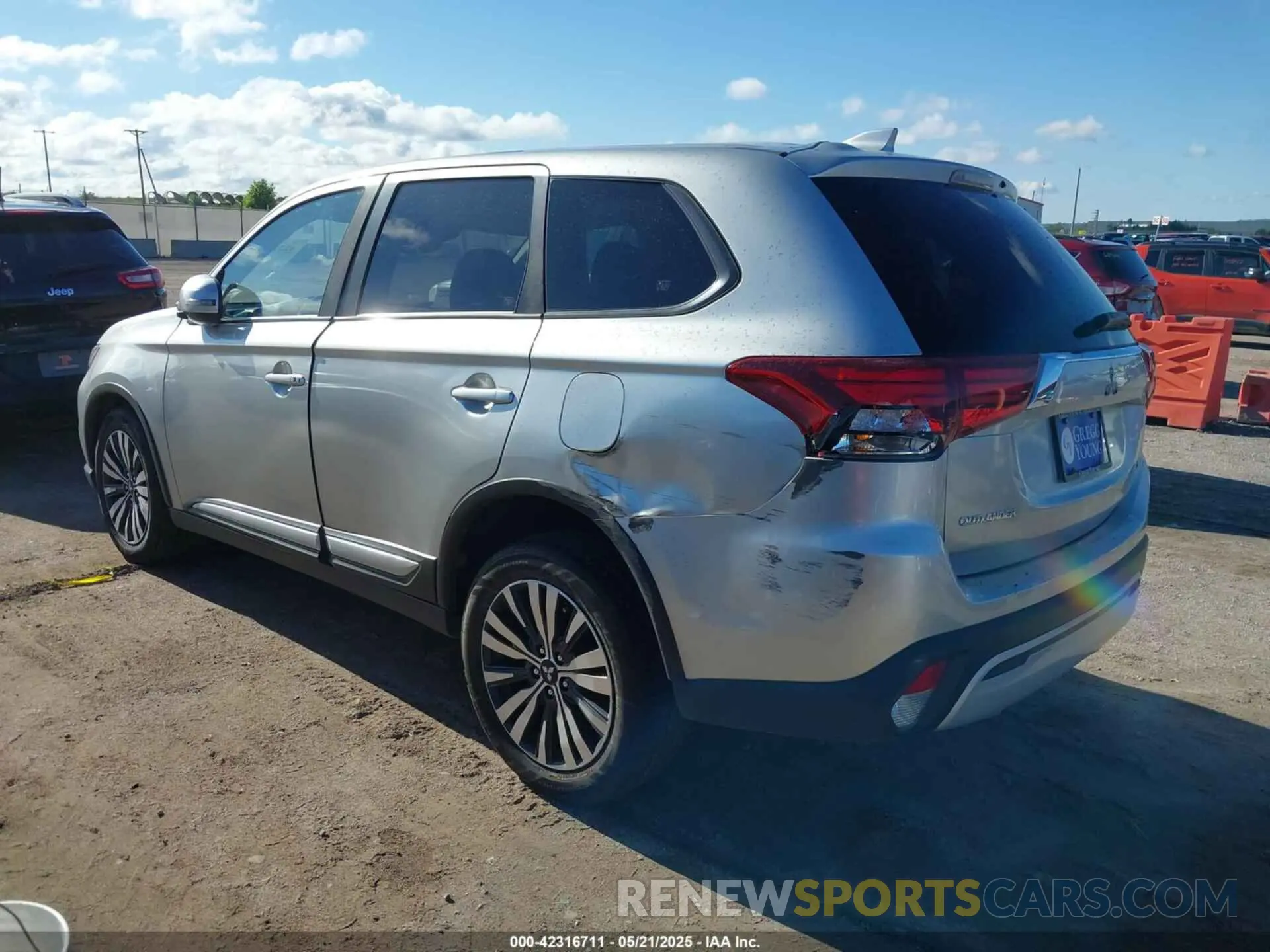 3 Photograph of a damaged car JA4AZ3A39LZ006104 MITSUBISHI OUTLANDER 2020