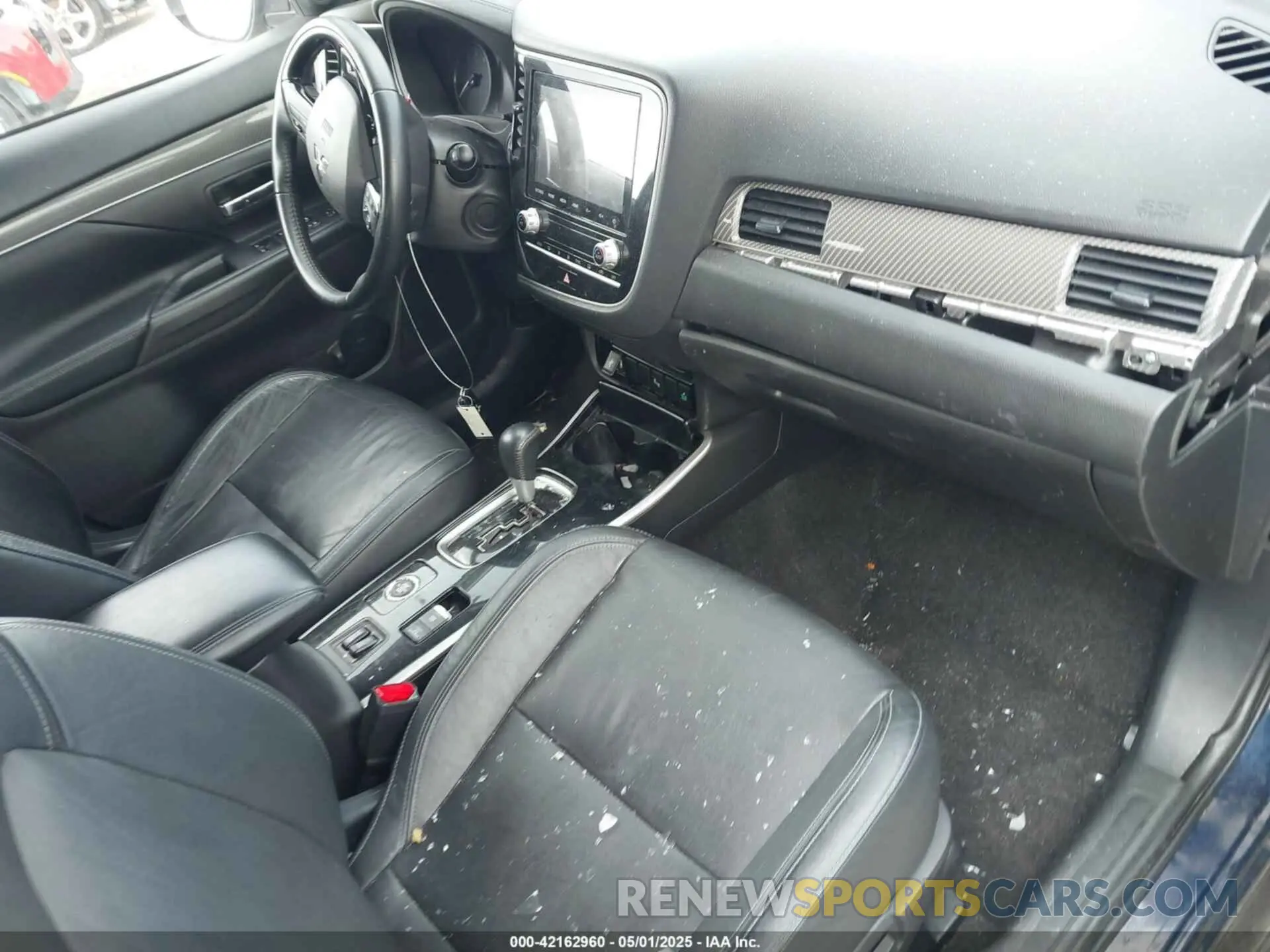 5 Photograph of a damaged car JA4AZ3A39LZ042844 MITSUBISHI OUTLANDER 2020