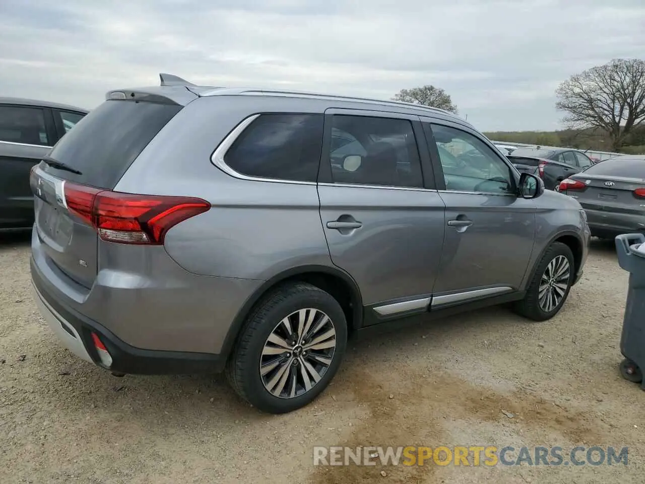 3 Photograph of a damaged car JA4AZ3A3XLZ017208 MITSUBISHI OUTLANDER 2020