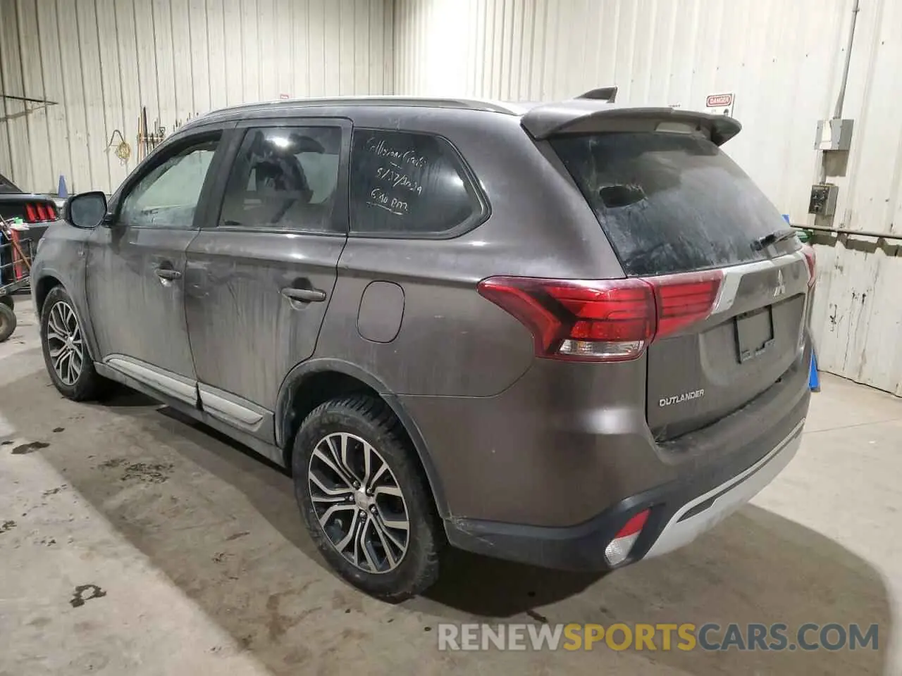 2 Photograph of a damaged car JA4JZ3AX8LZ603716 MITSUBISHI OUTLANDER 2020