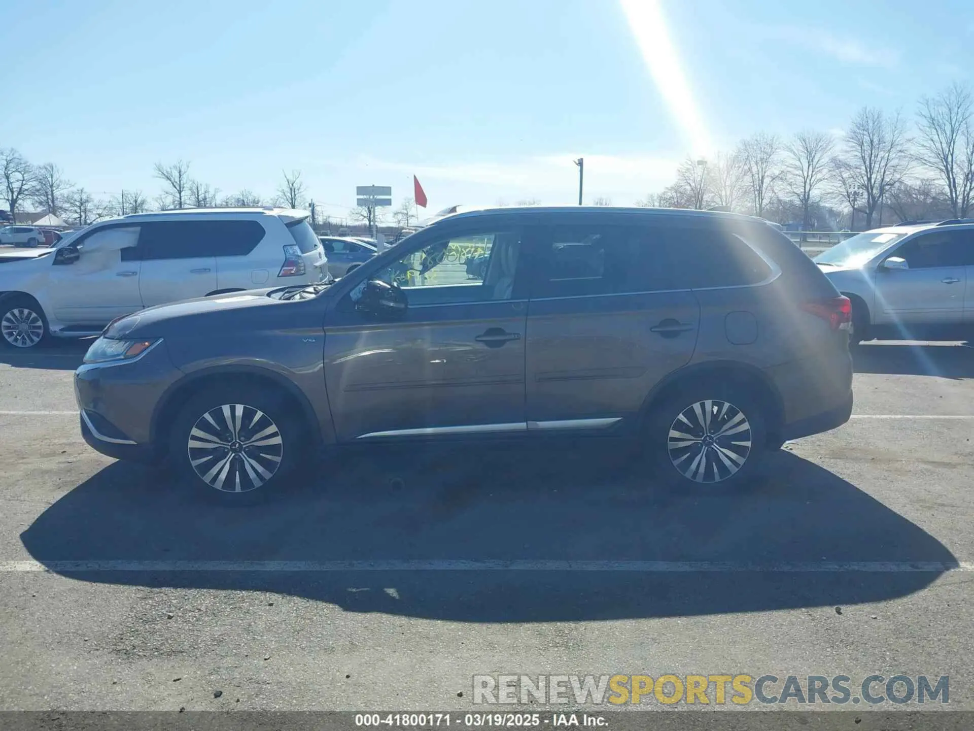 14 Photograph of a damaged car JA4JZ4AX4LZ008884 MITSUBISHI OUTLANDER 2020
