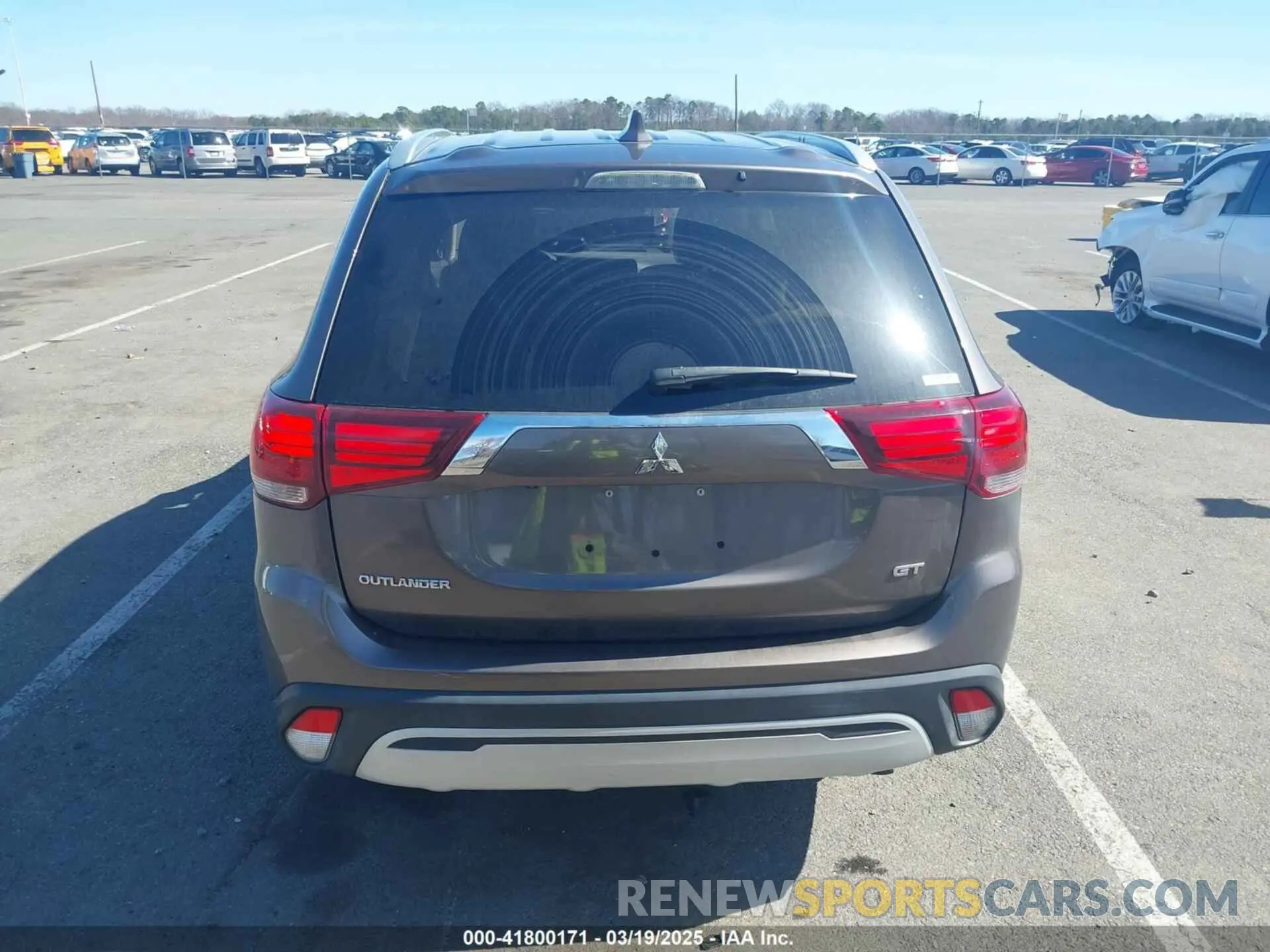 16 Photograph of a damaged car JA4JZ4AX4LZ008884 MITSUBISHI OUTLANDER 2020