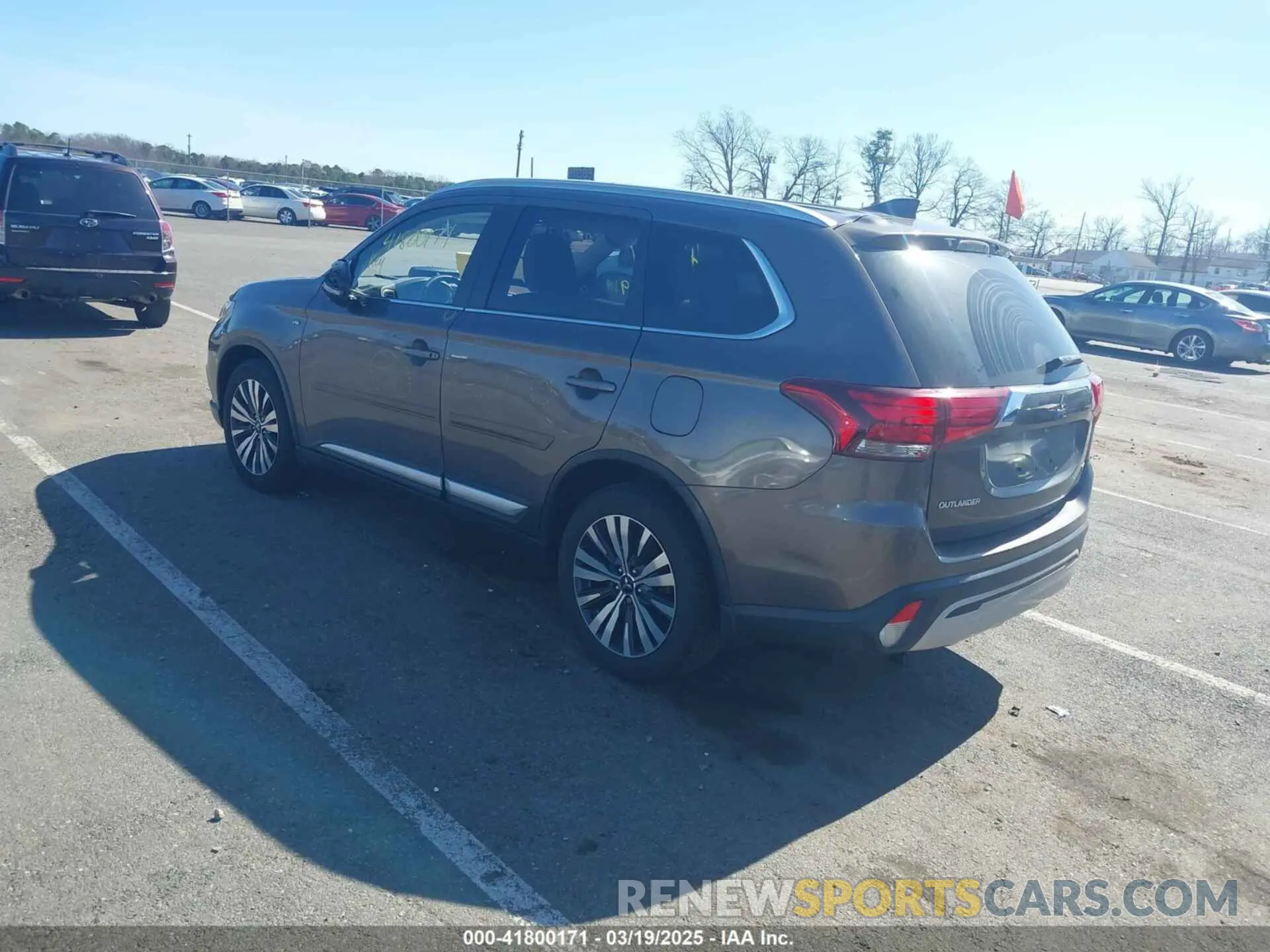 3 Photograph of a damaged car JA4JZ4AX4LZ008884 MITSUBISHI OUTLANDER 2020