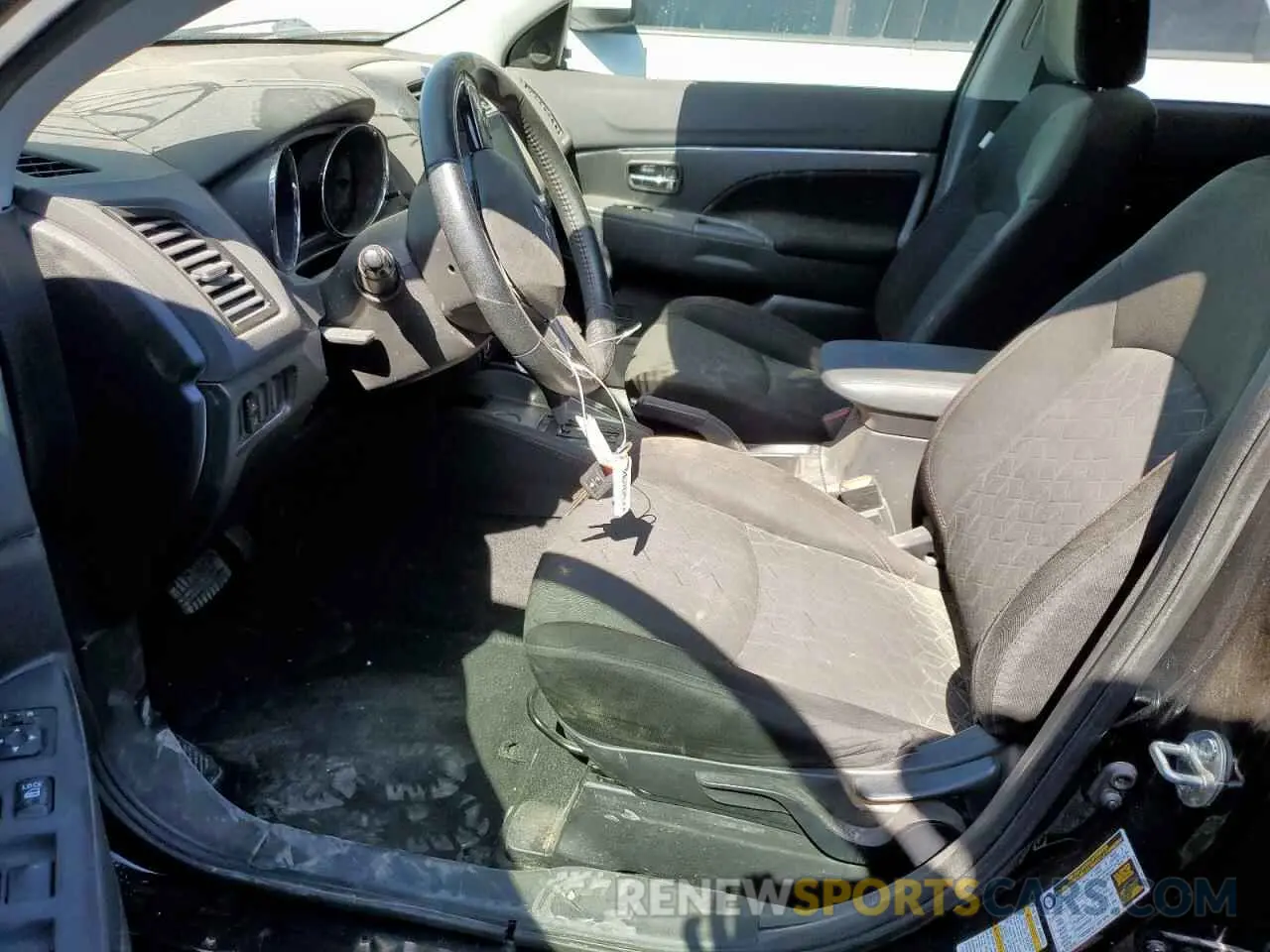 7 Photograph of a damaged car JA4APUAU3MU008806 MITSUBISHI OUTLANDER 2021