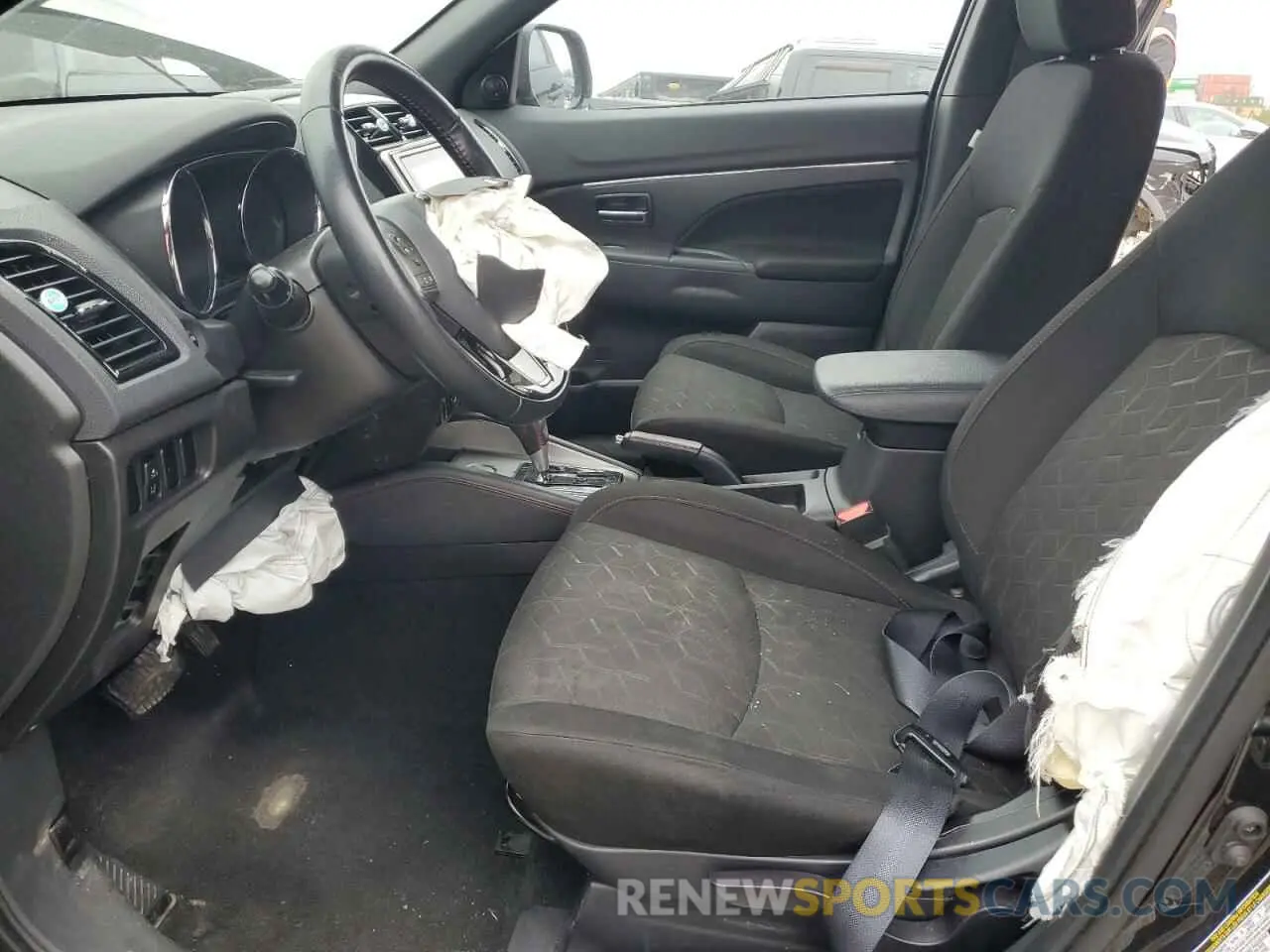 7 Photograph of a damaged car JA4APUAU4MU011052 MITSUBISHI OUTLANDER 2021