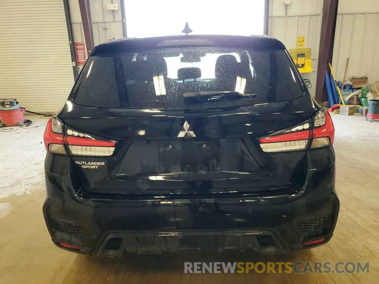 6 Photograph of a damaged car JA4APUAU4MU014582 MITSUBISHI OUTLANDER 2021