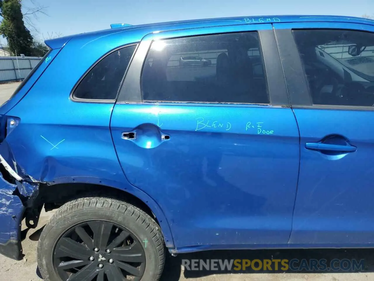10 Photograph of a damaged car JA4APUAU4MU021791 MITSUBISHI OUTLANDER 2021