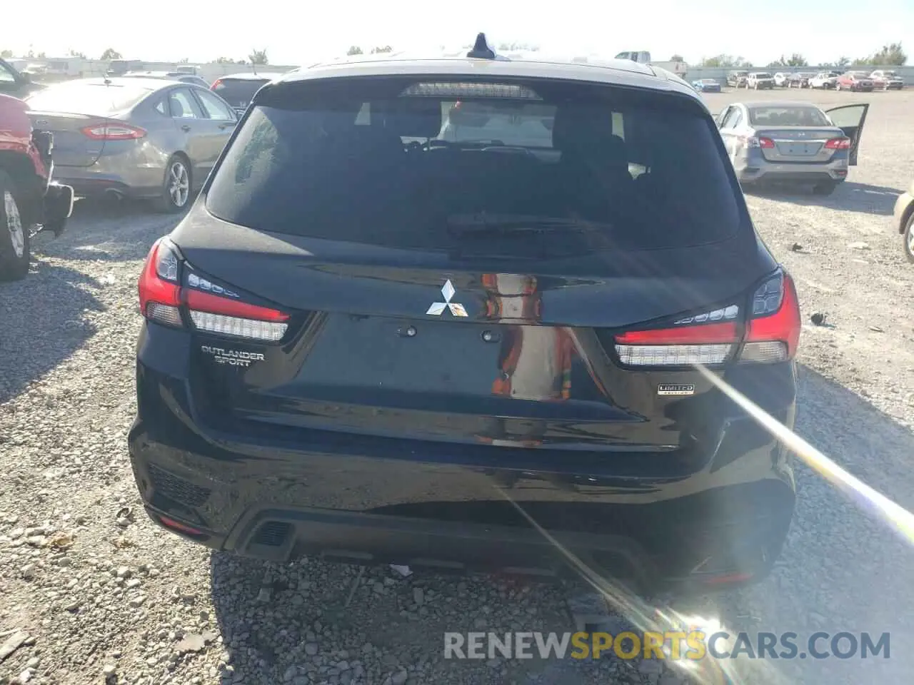 6 Photograph of a damaged car JA4APUAU6MU005379 MITSUBISHI OUTLANDER 2021