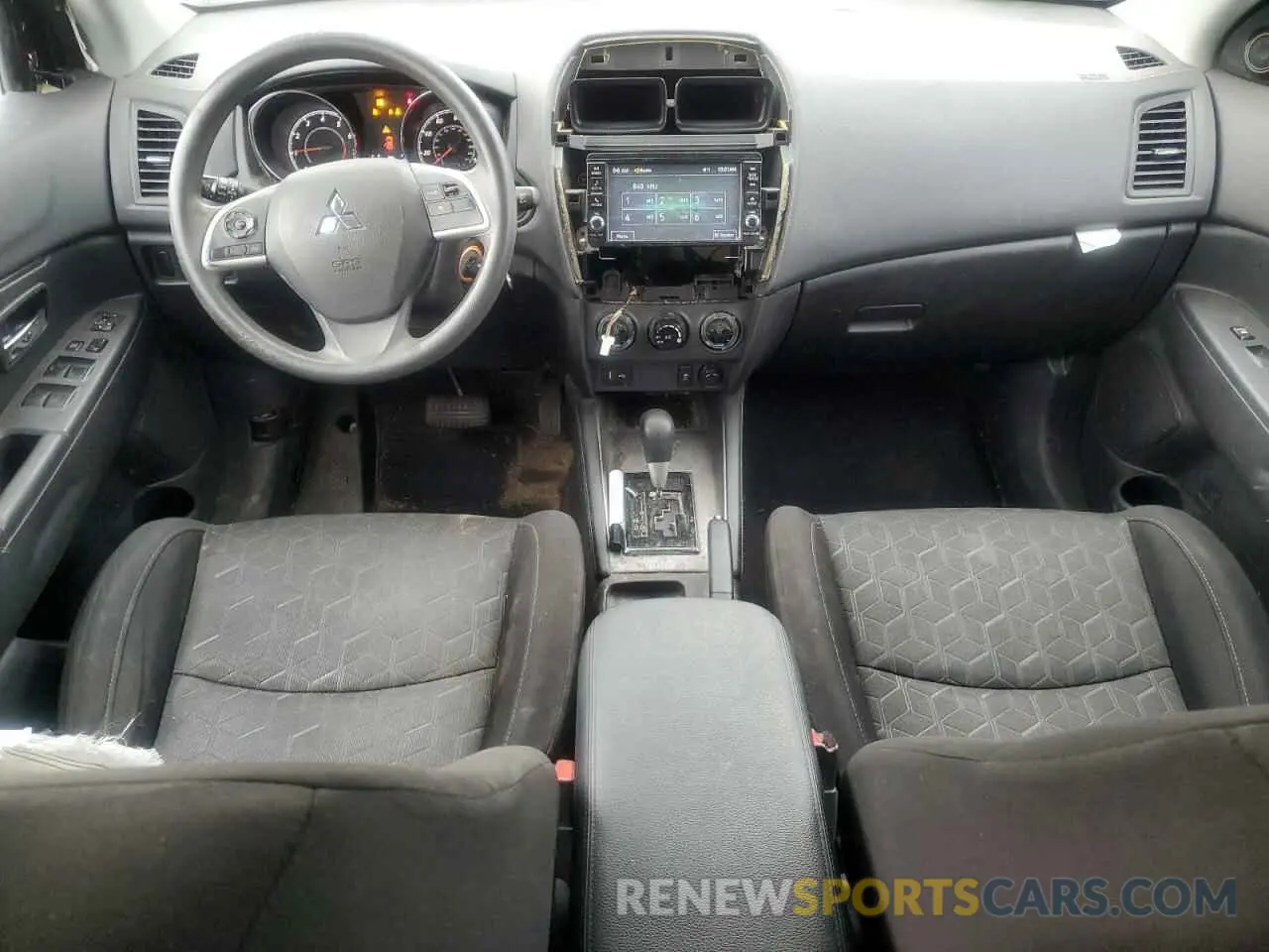8 Photograph of a damaged car JA4APUAU8MU010938 MITSUBISHI OUTLANDER 2021