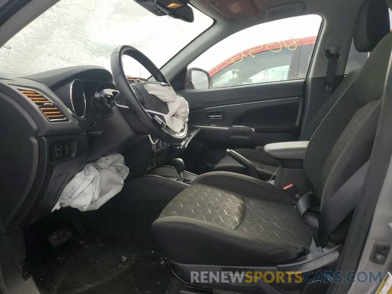 7 Photograph of a damaged car JA4APVAU2MU017275 MITSUBISHI OUTLANDER 2021
