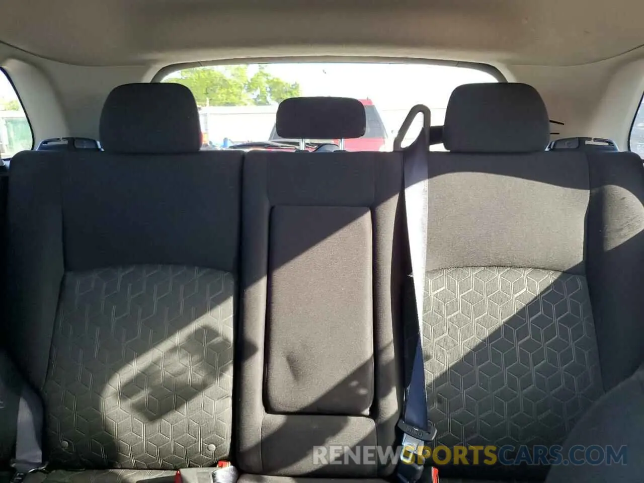 10 Photograph of a damaged car JA4APVAU3MU019651 MITSUBISHI OUTLANDER 2021