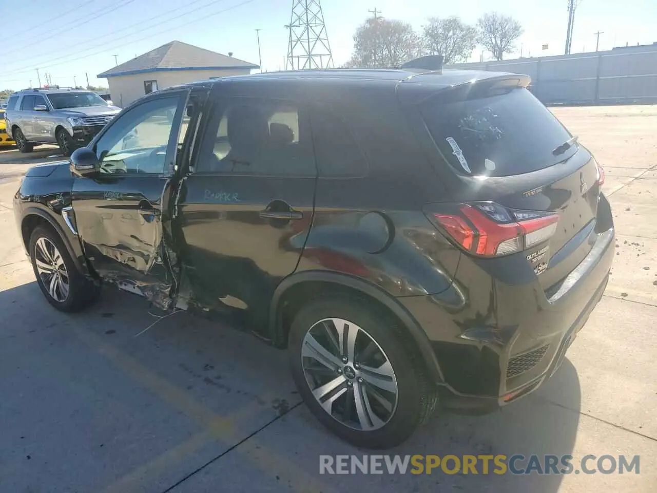 2 Photograph of a damaged car JA4APVAU6MU015769 MITSUBISHI OUTLANDER 2021