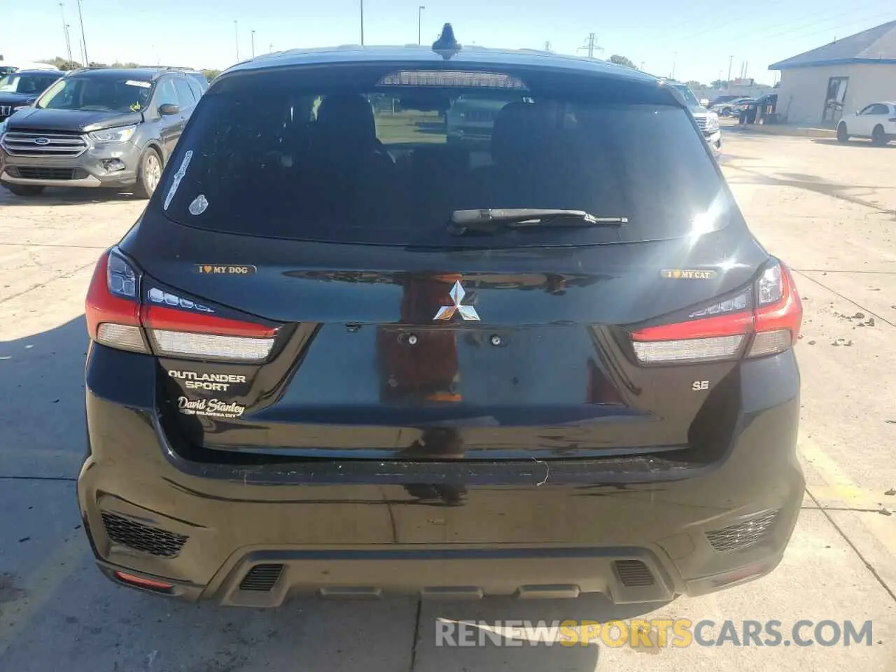 6 Photograph of a damaged car JA4APVAU6MU015769 MITSUBISHI OUTLANDER 2021
