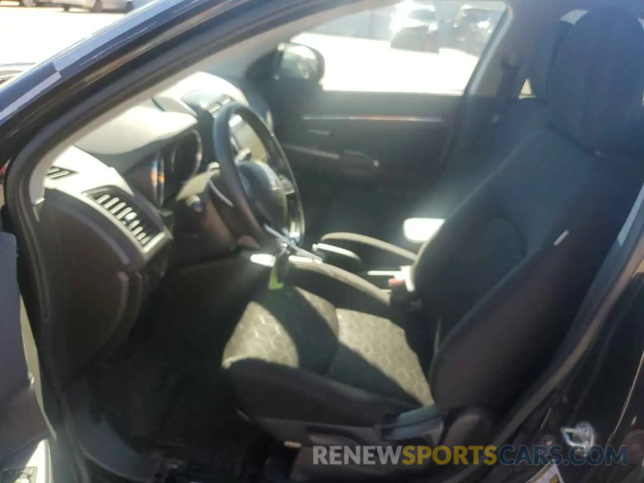 7 Photograph of a damaged car JA4APVAU6MU015769 MITSUBISHI OUTLANDER 2021