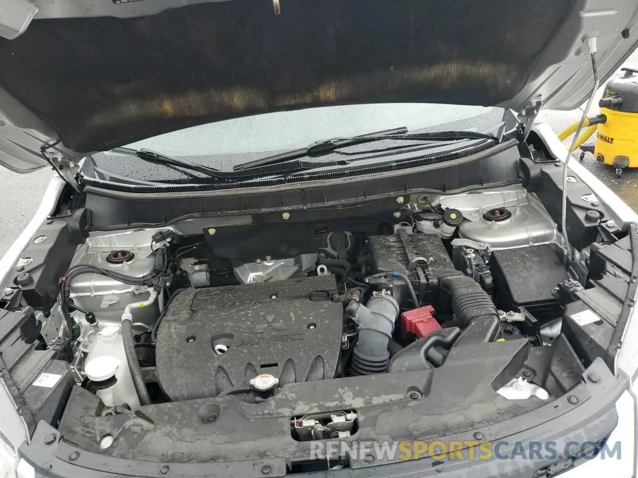 11 Photograph of a damaged car JA4ARUAU1MU004747 MITSUBISHI OUTLANDER 2021