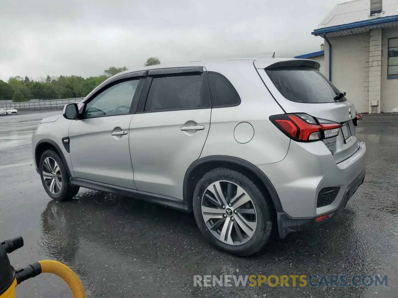2 Photograph of a damaged car JA4ARUAU1MU004747 MITSUBISHI OUTLANDER 2021