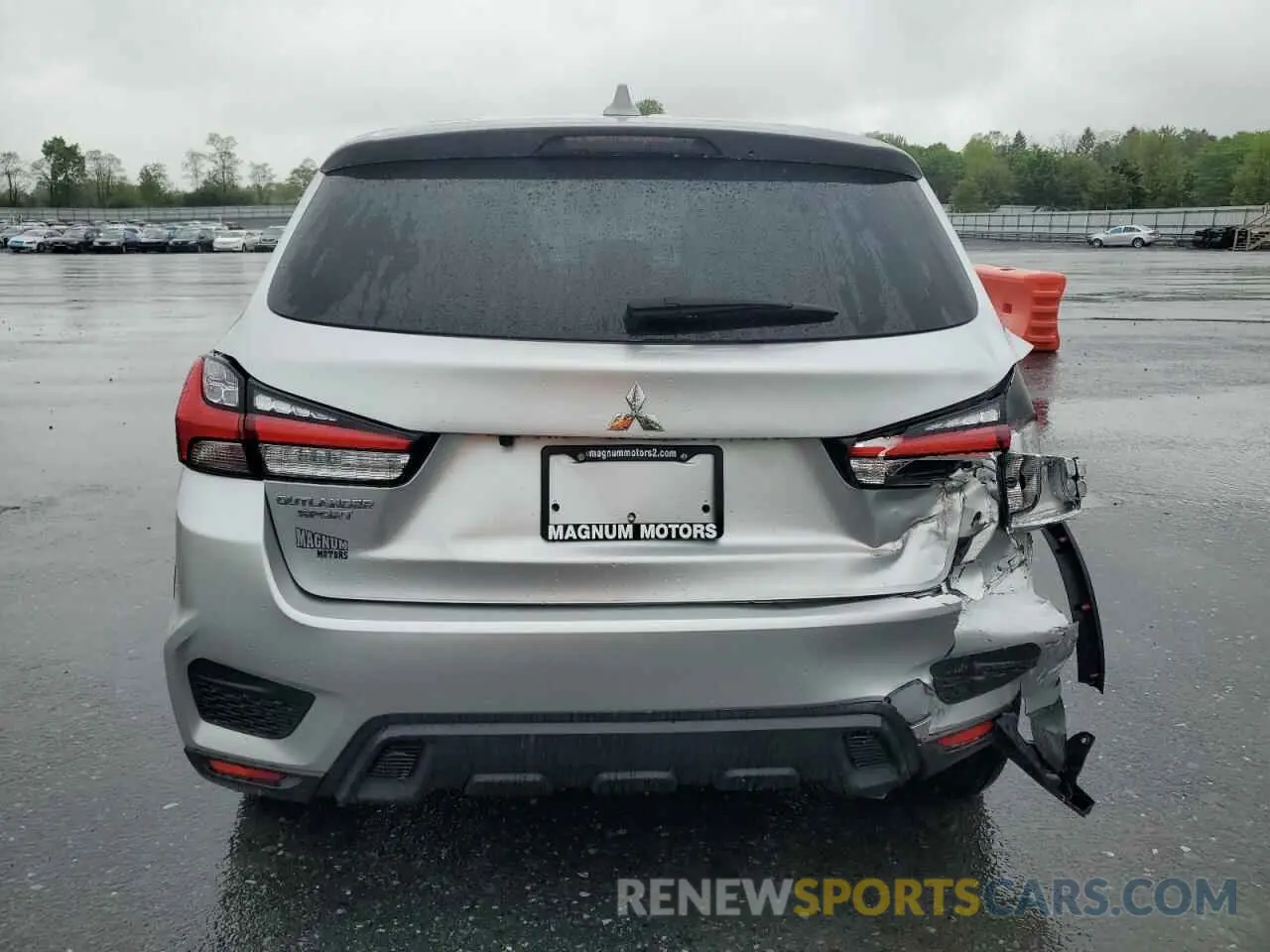 6 Photograph of a damaged car JA4ARUAU1MU004747 MITSUBISHI OUTLANDER 2021