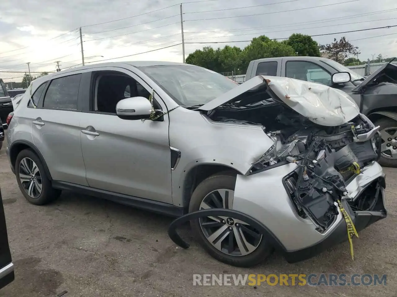 4 Photograph of a damaged car JA4ARUAU1MU010564 MITSUBISHI OUTLANDER 2021