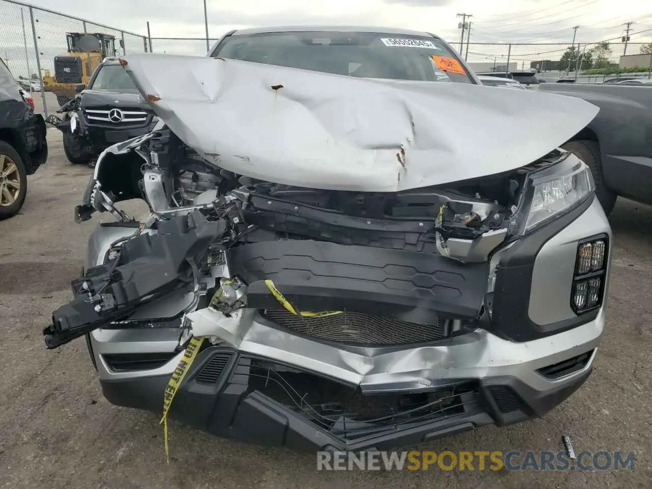 5 Photograph of a damaged car JA4ARUAU1MU010564 MITSUBISHI OUTLANDER 2021