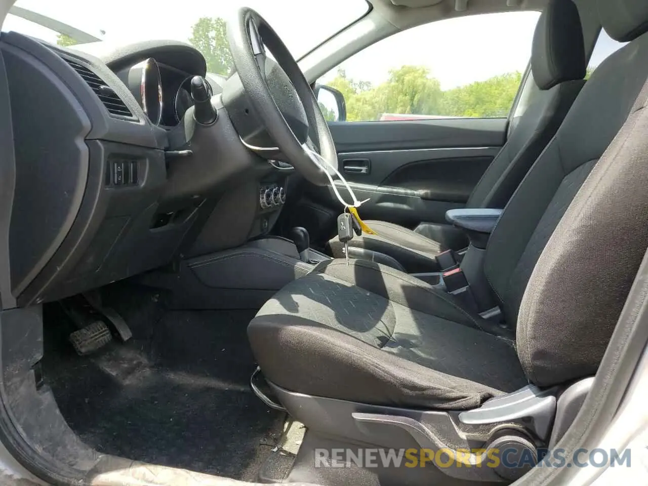7 Photograph of a damaged car JA4ARUAU2MU004014 MITSUBISHI OUTLANDER 2021