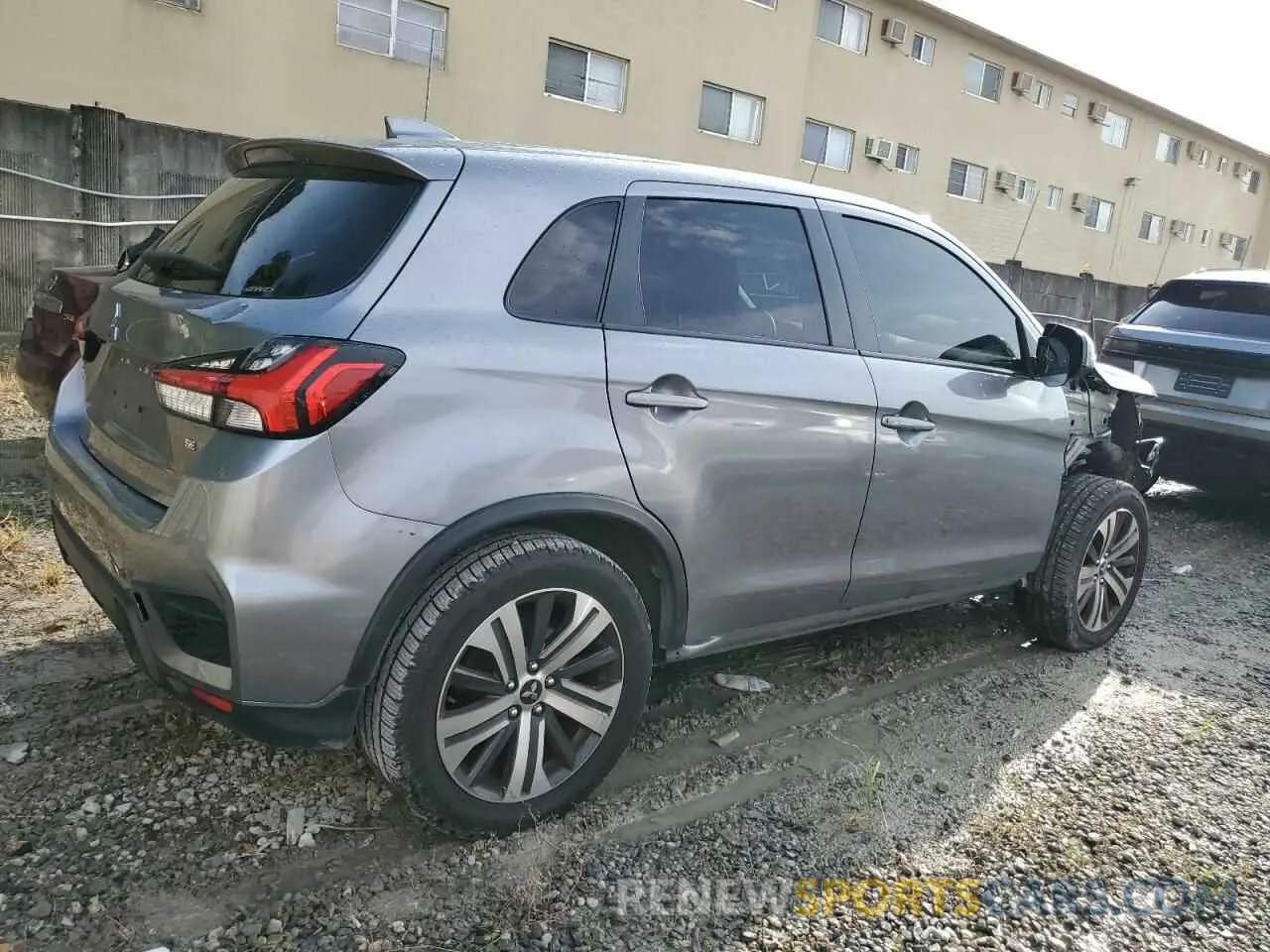 3 Photograph of a damaged car JA4ARUAU2MU017913 MITSUBISHI OUTLANDER 2021
