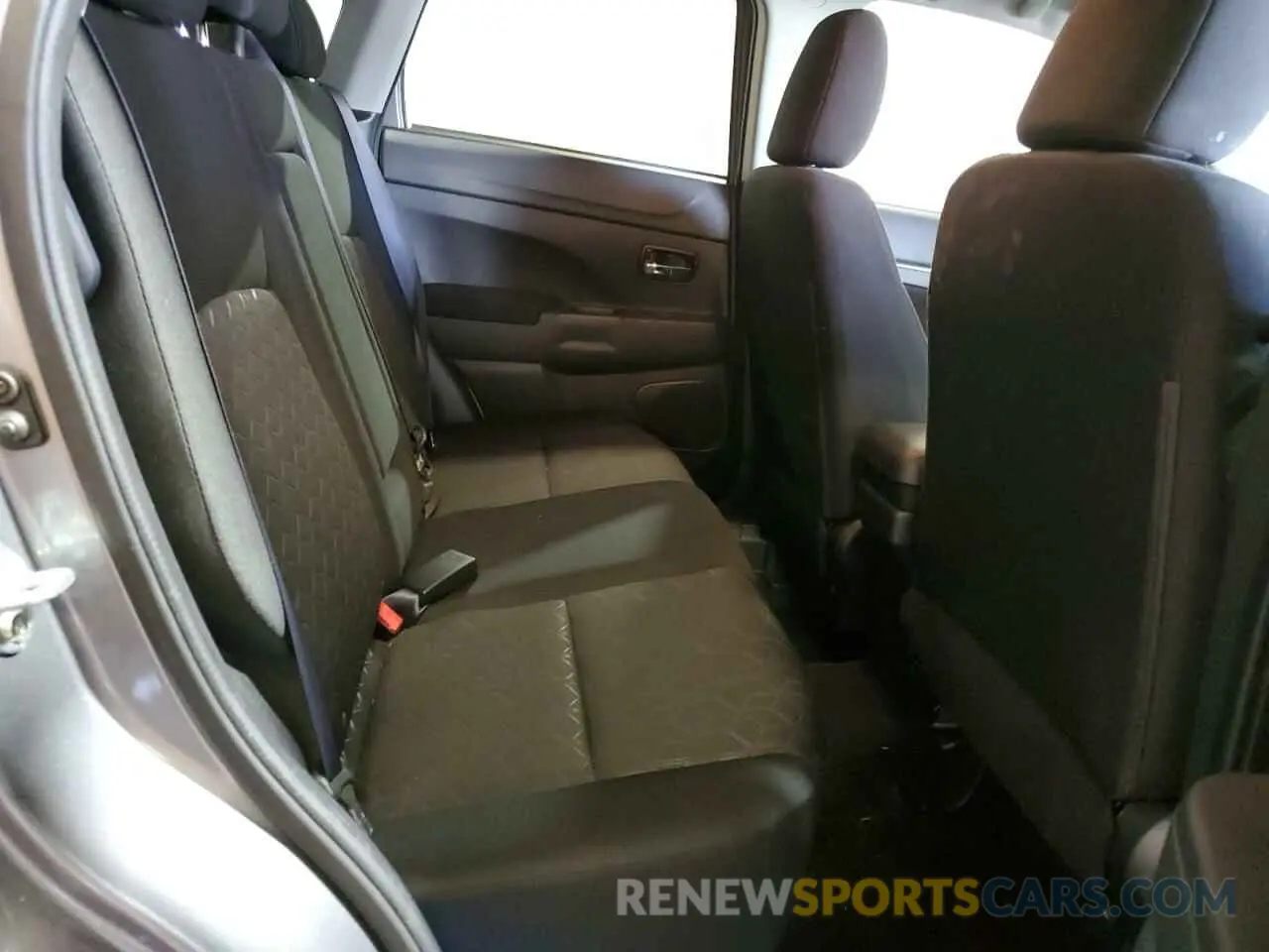 11 Photograph of a damaged car JA4ARUAU2MU020620 MITSUBISHI OUTLANDER 2021