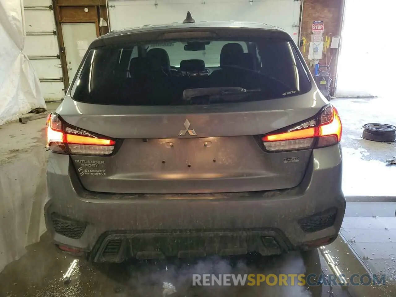 6 Photograph of a damaged car JA4ARUAU2MU020620 MITSUBISHI OUTLANDER 2021