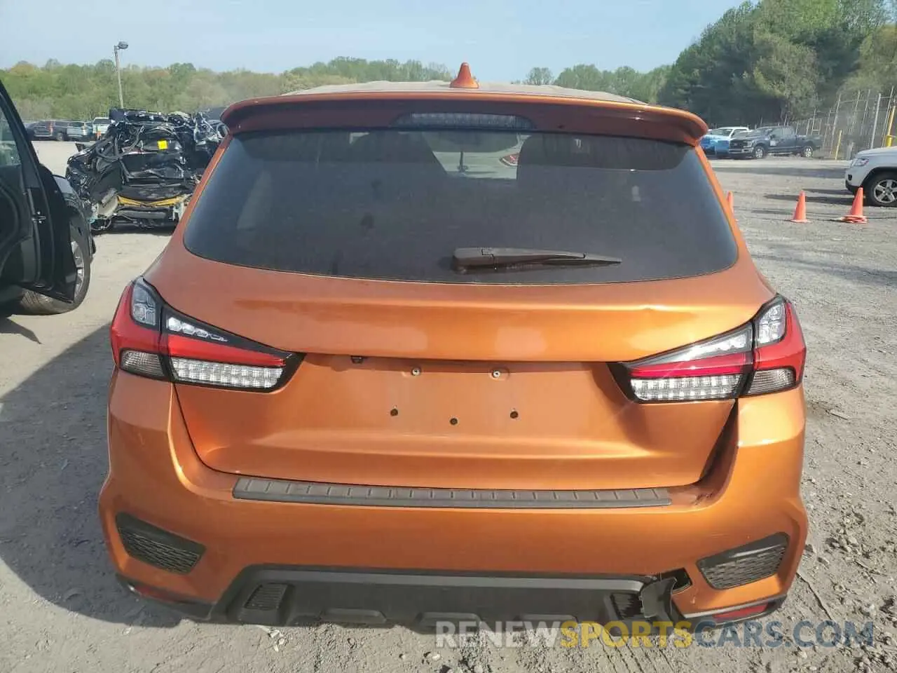 6 Photograph of a damaged car JA4ARUAU2MU031035 MITSUBISHI OUTLANDER 2021