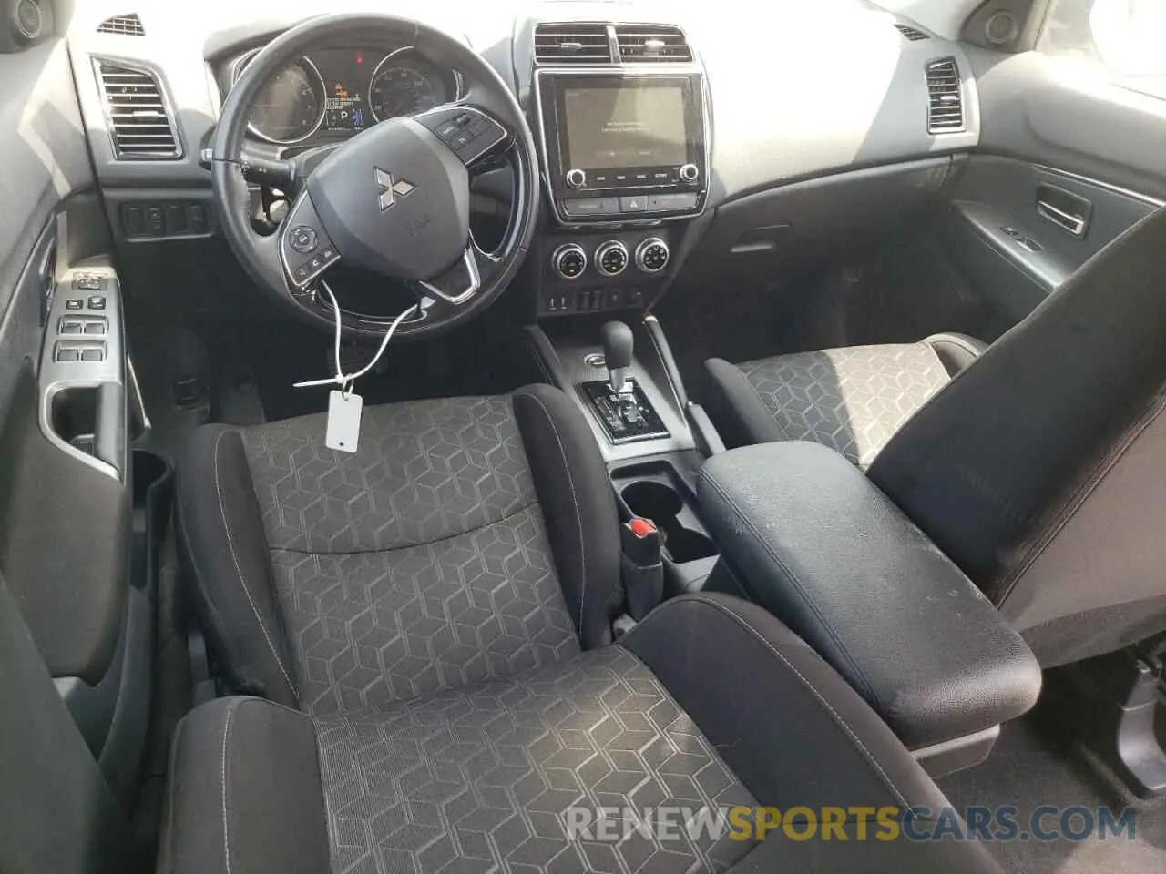 8 Photograph of a damaged car JA4ARUAU3MU019010 MITSUBISHI OUTLANDER 2021