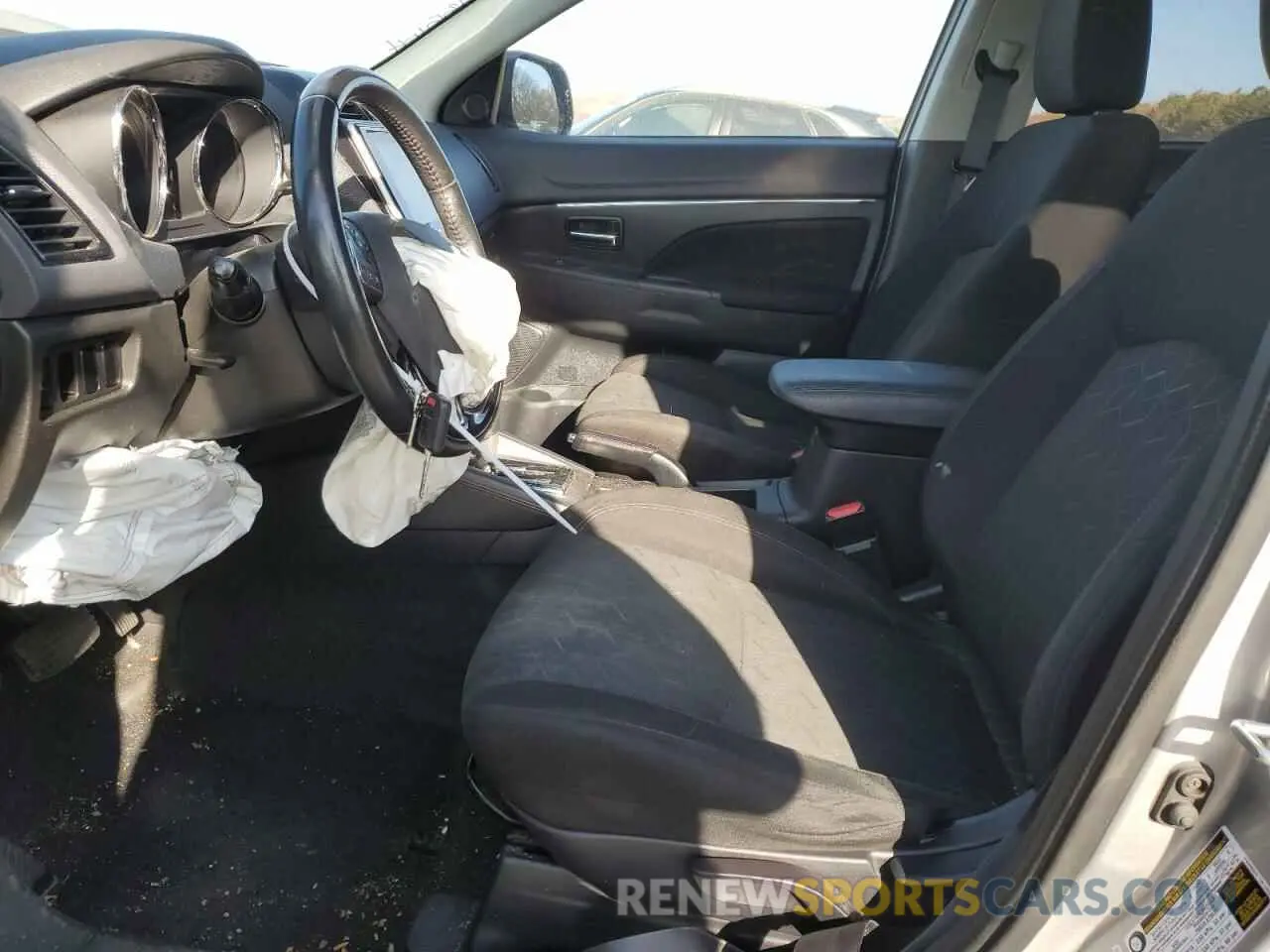7 Photograph of a damaged car JA4ARUAU4MU001468 MITSUBISHI OUTLANDER 2021