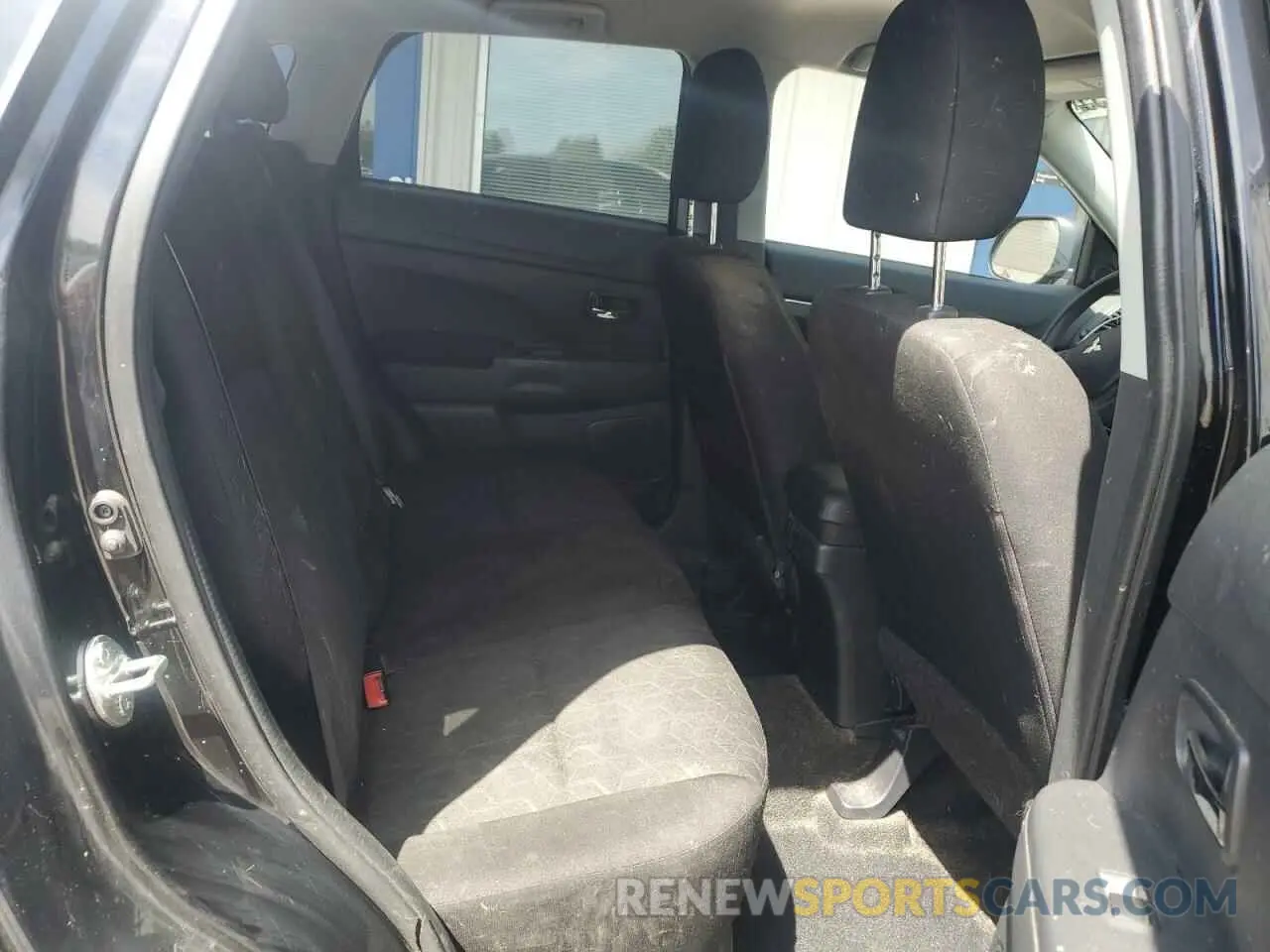 11 Photograph of a damaged car JA4ARUAU4MU008615 MITSUBISHI OUTLANDER 2021