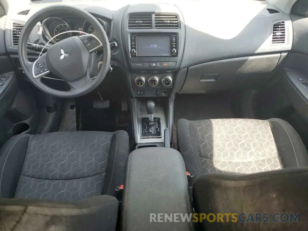 8 Photograph of a damaged car JA4ARUAU4MU008615 MITSUBISHI OUTLANDER 2021