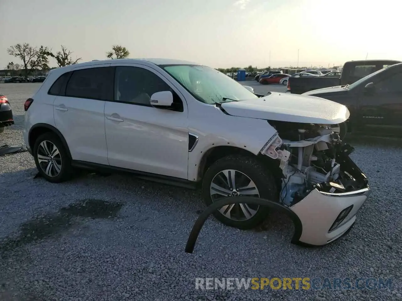 4 Photograph of a damaged car JA4ARUAU4MU014303 MITSUBISHI OUTLANDER 2021