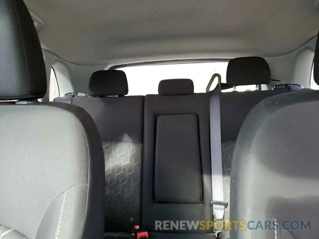 10 Photograph of a damaged car JA4ARUAU5MU008266 MITSUBISHI OUTLANDER 2021