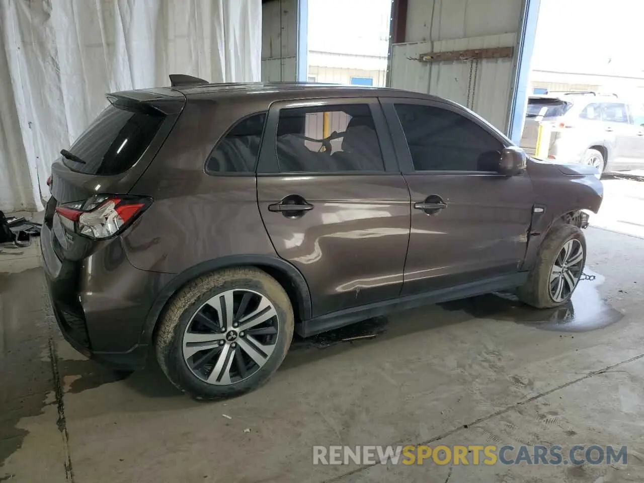 3 Photograph of a damaged car JA4ARUAU5MU016111 MITSUBISHI OUTLANDER 2021