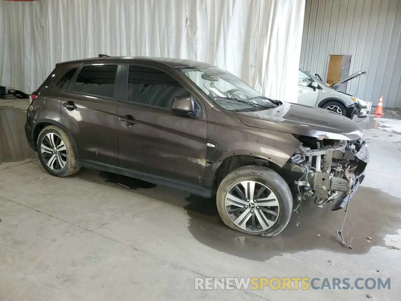 4 Photograph of a damaged car JA4ARUAU5MU016111 MITSUBISHI OUTLANDER 2021