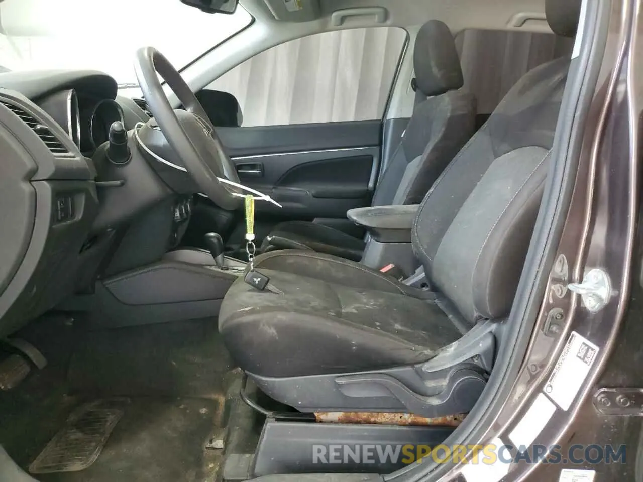 7 Photograph of a damaged car JA4ARUAU5MU016111 MITSUBISHI OUTLANDER 2021