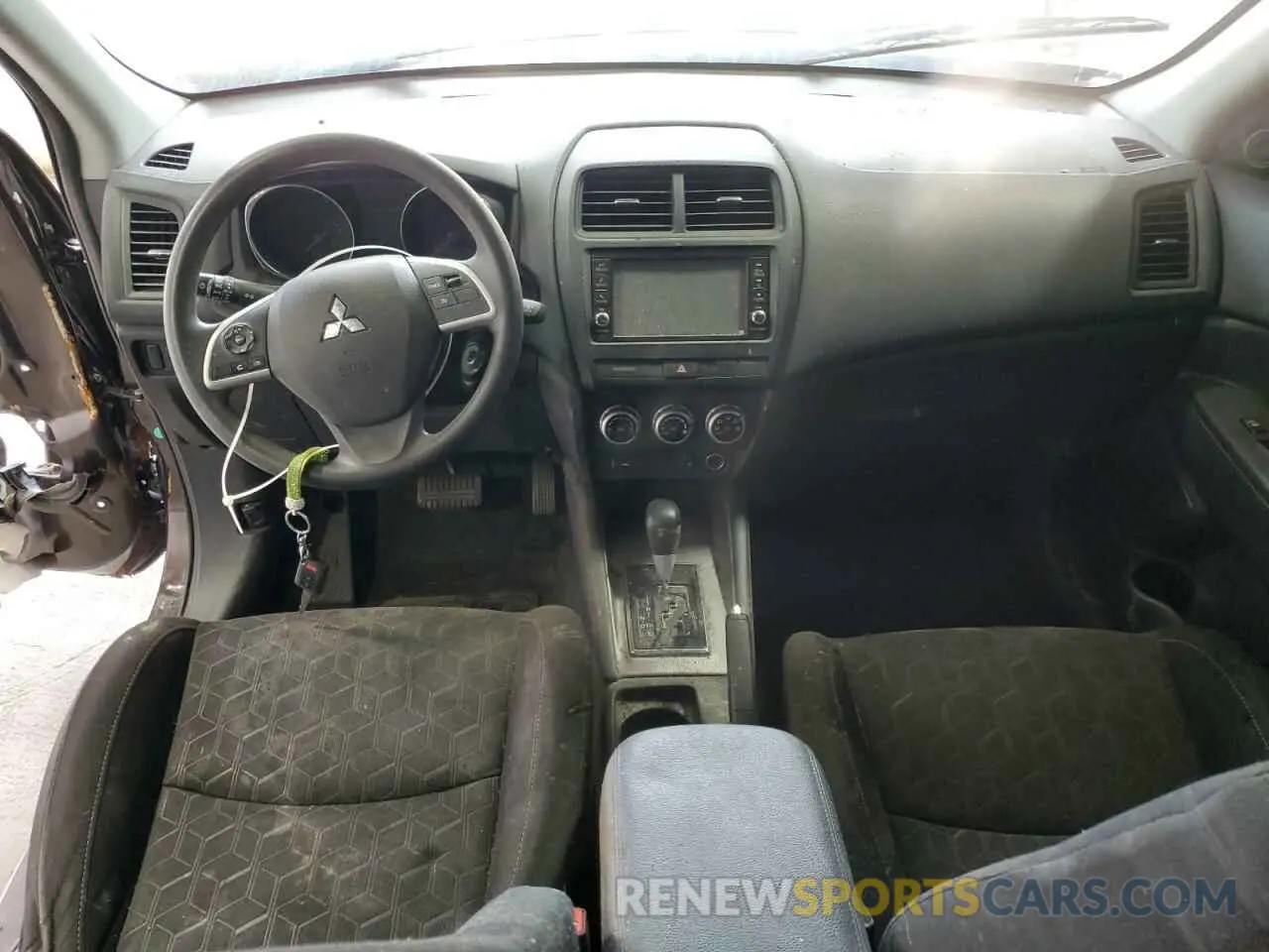 8 Photograph of a damaged car JA4ARUAU5MU016111 MITSUBISHI OUTLANDER 2021