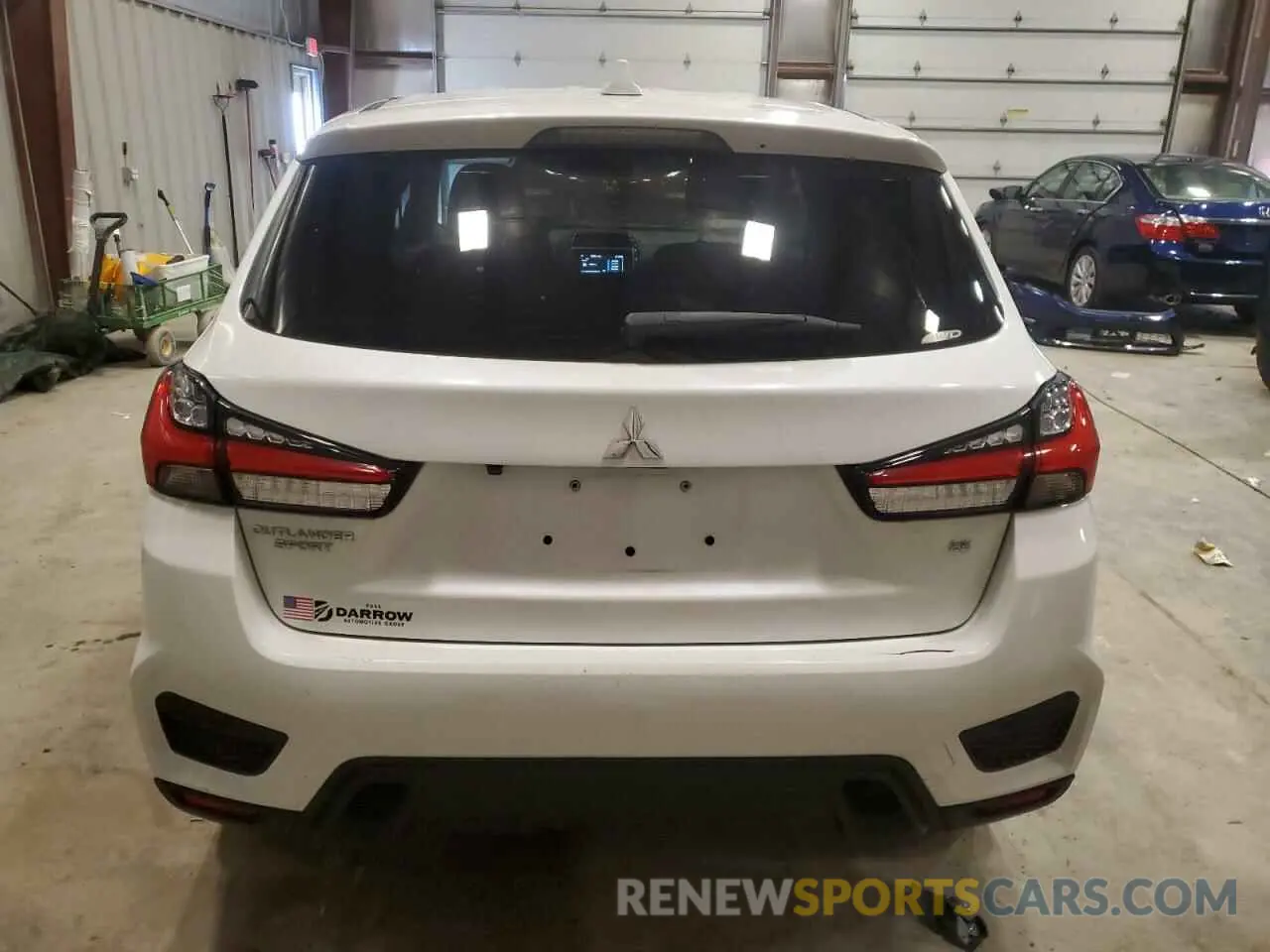 6 Photograph of a damaged car JA4ARUAU7MU019625 MITSUBISHI OUTLANDER 2021