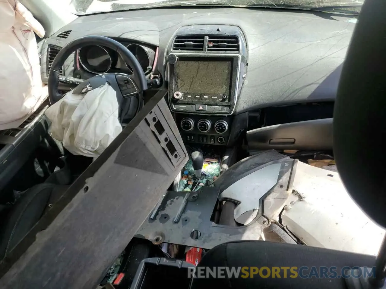 8 Photograph of a damaged car JA4ARUAU7MU025506 MITSUBISHI OUTLANDER 2021