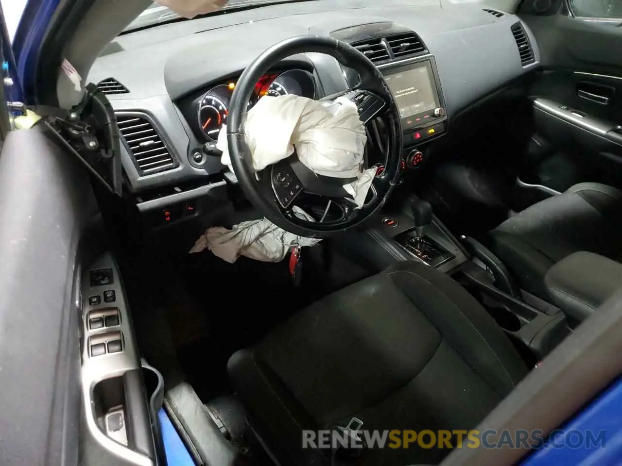 8 Photograph of a damaged car JA4ARUAU7MU031841 MITSUBISHI OUTLANDER 2021