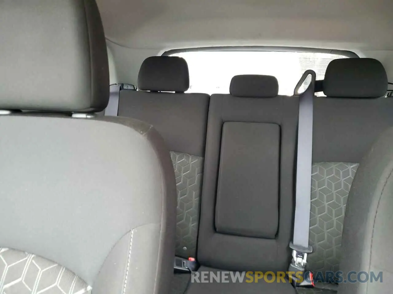 10 Photograph of a damaged car JA4ARUAU7MU034416 MITSUBISHI OUTLANDER 2021