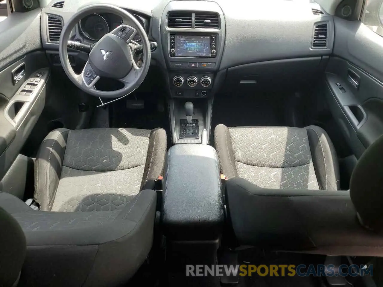 8 Photograph of a damaged car JA4ARUAU7MU035906 MITSUBISHI OUTLANDER 2021
