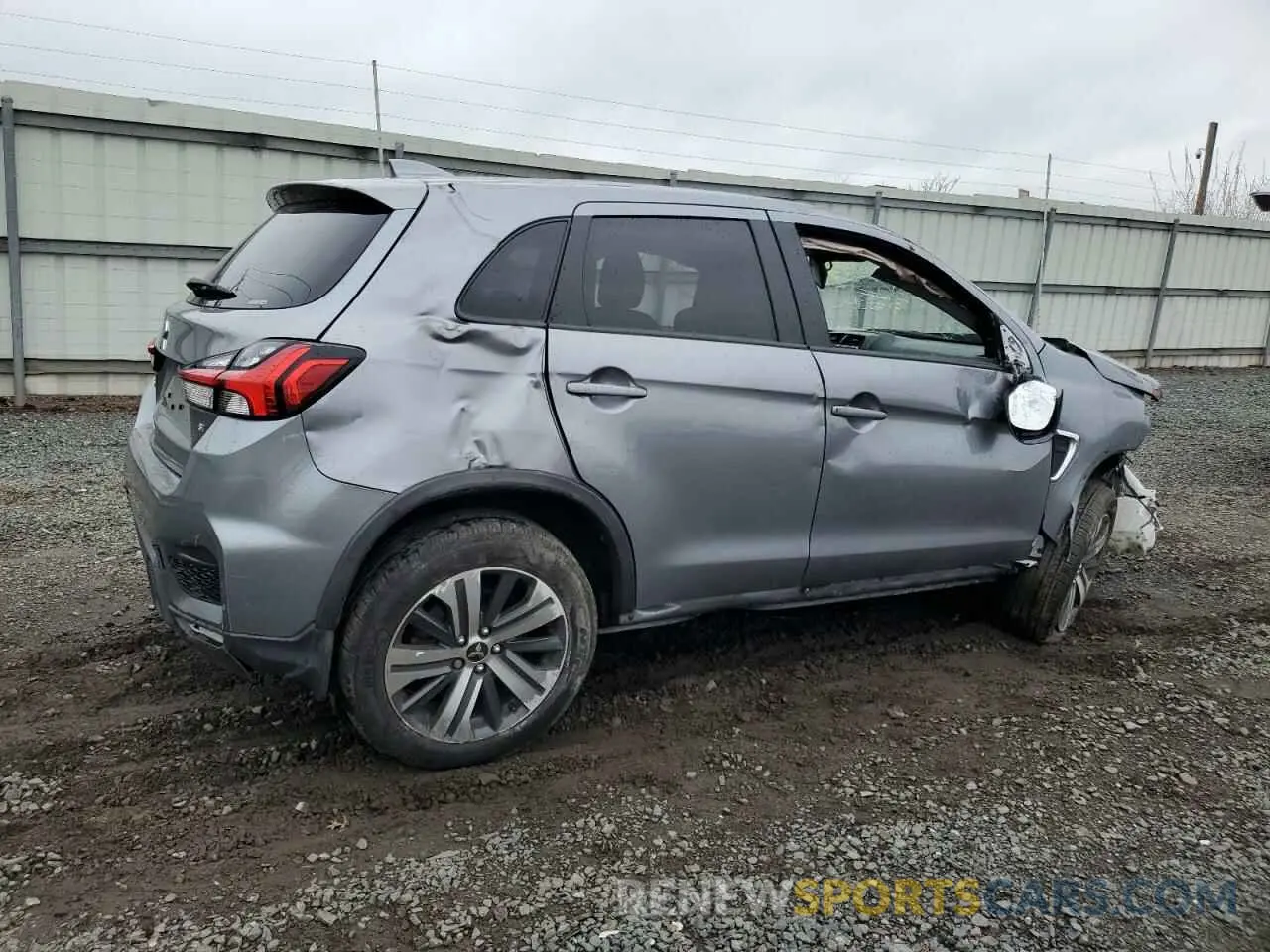 3 Photograph of a damaged car JA4ARUAU8MU034103 MITSUBISHI OUTLANDER 2021