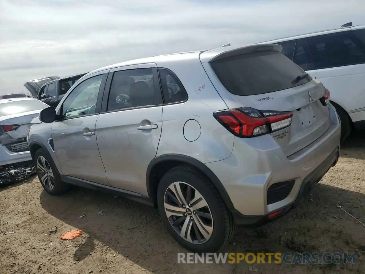 2 Photograph of a damaged car JA4ARUAUXMU017089 MITSUBISHI OUTLANDER 2021