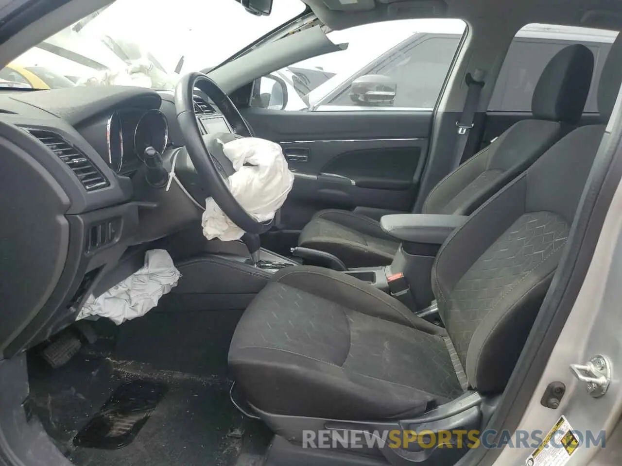 7 Photograph of a damaged car JA4ARUAUXMU017089 MITSUBISHI OUTLANDER 2021