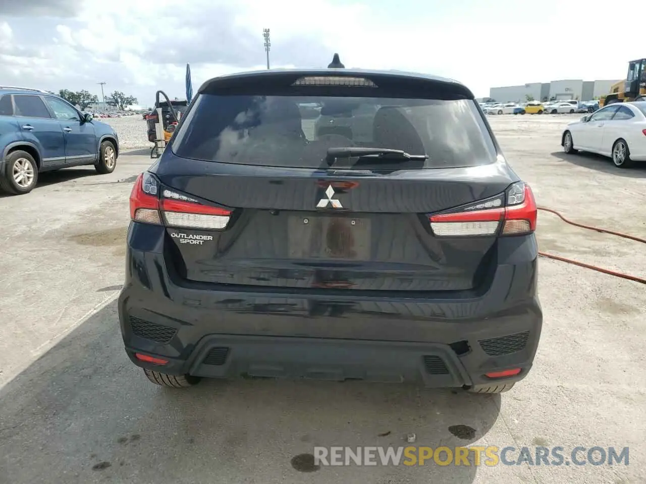 6 Photograph of a damaged car JA4APVAU6NU009195 MITSUBISHI OUTLANDER 2022