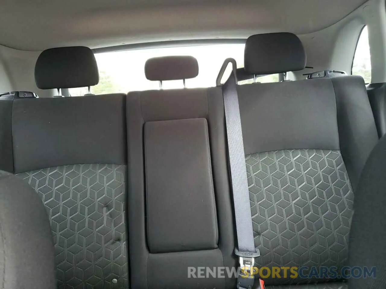 10 Photograph of a damaged car JA4ARUAU8NU013690 MITSUBISHI OUTLANDER 2022