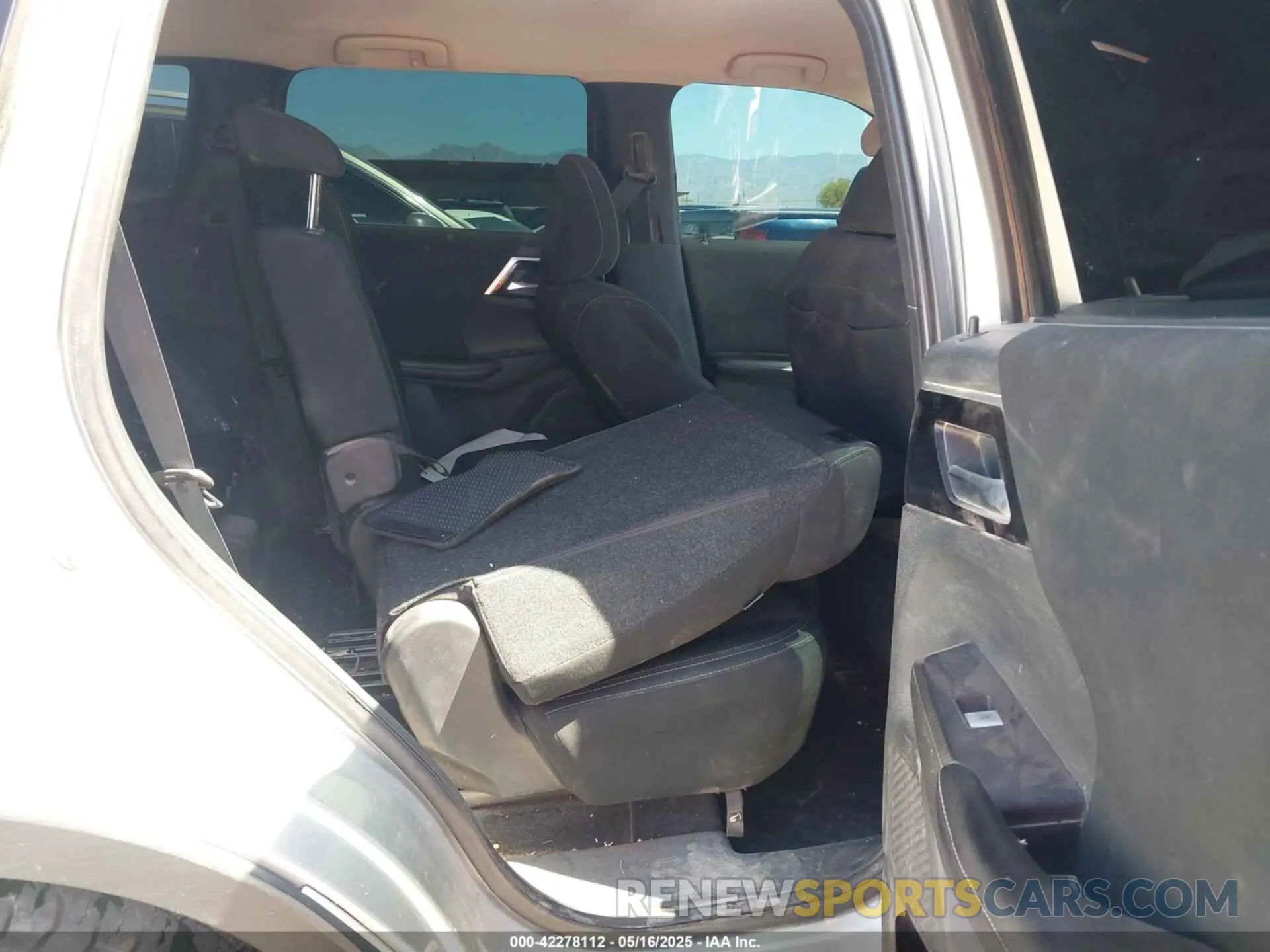 8 Photograph of a damaged car JA4J3TA81NZ015802 MITSUBISHI OUTLANDER 2022