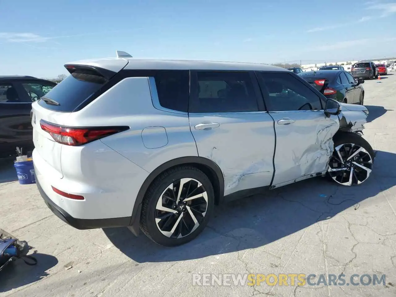 3 Photograph of a damaged car JA4J3TA81NZ052753 MITSUBISHI OUTLANDER 2022